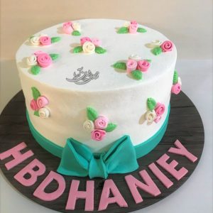 کیک دخترانه با گل های صورتی برای روز دختر