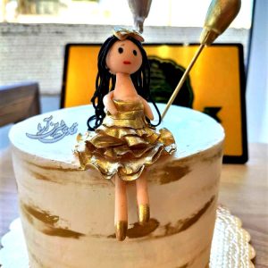 کیک تولد عروسک طلایی