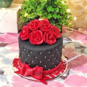 کیک تولد دخترانه قرمز مشکی