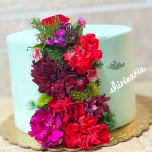 کیک دخترانه با گل طبیعی