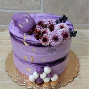 کیک دخترانه بنفش با گل طبیعی