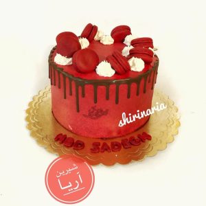کیک تولد دخترانه قرمز خامه ای