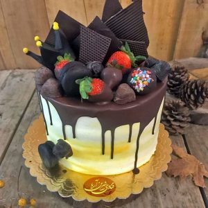 کیک دخترانه - کیک پاییزی با تزیین شکلات و توت فرنگی