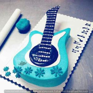 کیک گیتار خامه ای